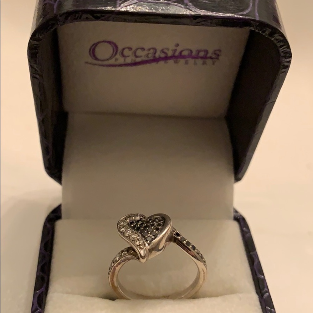 Black and White Diamond Heart Ring ‼️FREE ITEM‼️
